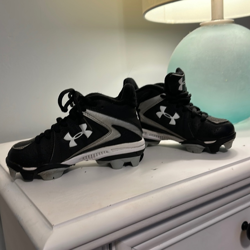 Boys Under Armour baseball cleats